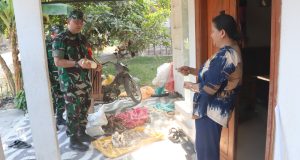 Dukung Ekonomi Lokal, Dansatgas TMMD 129 Bojonegoro Sambangi Usaha Gethuk Desa Kesongo