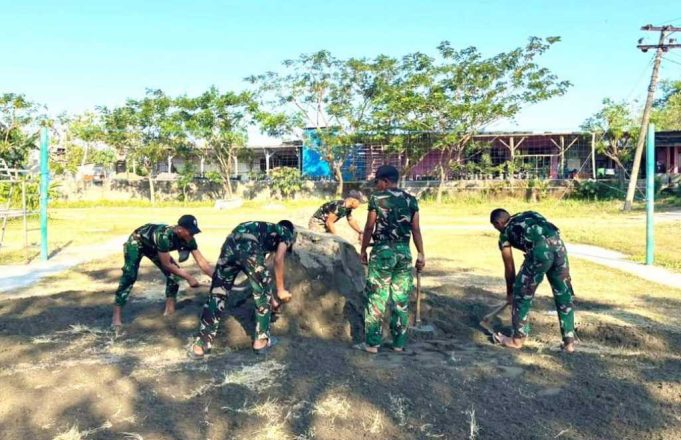 TMMD 129 Bojonegoro di Kesongo Siapkan Arena Turnamen Voli