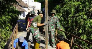 Satgas TMMD 129 Bojonegoro dan Warga Bongkar Akses Lama Dusun Mundu