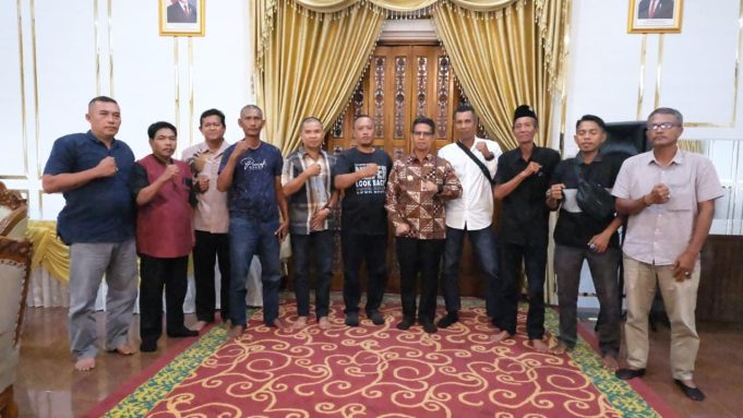 Audiensi Bersama Aliansi Nelayan, Bupati Karimun : Siap Teruskan Aspirasi Sedimentasi Pasir Laut