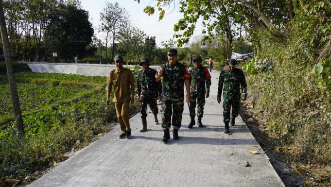 Dansatgas TMMD 129 Bojonegoro Cek Langsung Proyek Fisik di Desa Kesongo