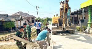 Sinergi Satgas TMMD 129 Bojonegoro dan Warga Bangun Drainase 330 Meter Bebas Genangan