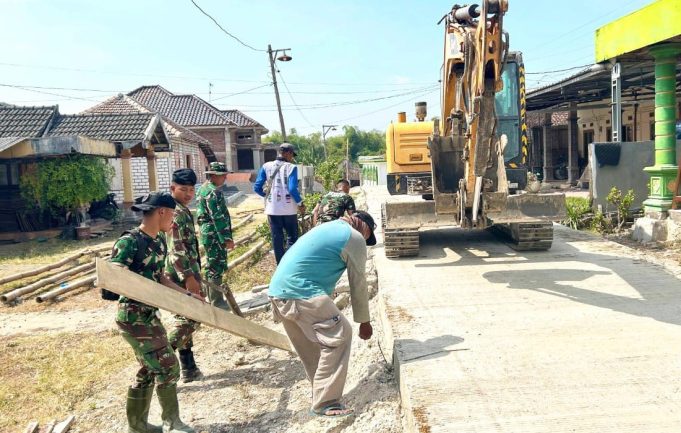 Sinergi Satgas TMMD 129 Bojonegoro dan Warga Bangun Drainase 330 Meter Bebas Genangan