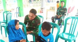 Ukir Senyum Anak Desa Kesongo, Sisi Humanis Satgas TMMD 129 Bojonegoro Sentuh Hati Warga