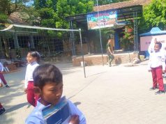 Sentuhan Humanis Satgas TMMD 129 Bojonegoro: Rajutan Asa Baru di Dinding Rumah Ibu Tini