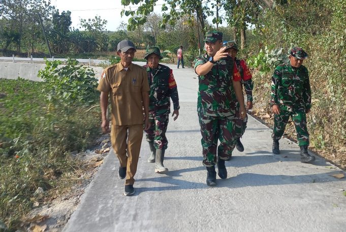 Rajut Masa Depan Lewat Jalan Beton TMMD 129 Bojonegoro di Kedungpandan