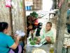 Ketika Babinsa Kesongo Menumbuk Singkong dan Mengukir Kebersamaan dengan Warga
