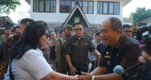 KETUA TIM KOMISI VII DPR RI DAN GUBERNUR SUMUT KUNJUNGI PAVILIUN KABUPATEN ASAHAN DI PRSU 2026