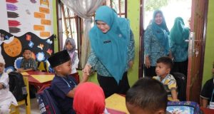 Tumbuhkan Budaya Literasi Sejak Dini, Ketua TP PKK Asahan Kunjungi PAUD Sentang