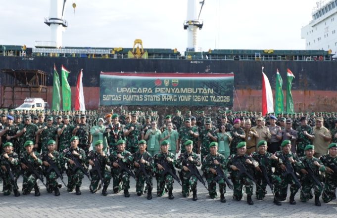 BUPATI ASAHAN HADIRI MOMEN HARU PENYAMBUTAN KEPULANGAN SATGAS PAMTAS YONIF 126/KC