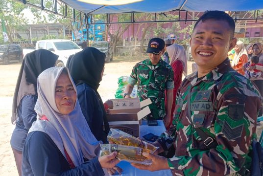 Senyum Sumringah di Kesongo: Saat TNI dan Warga Menyatu dalam Bazar TMMD 129 Bojonegoro
