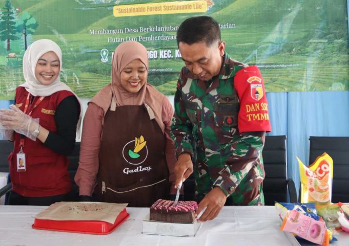 Sinergi Satgas TMMD 129 Bojonegoro – Mahasiswa KKN-TK Unigoro Dongkrak Ekonomi Desa Kesongo