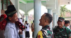 Saat Bintang Satu – Warga Bersujud Bersama, Potret Kebersamaan Tim Wasev TMMD 129 Bojonegoro
