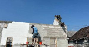 Sentuhan Warna Baru untuk Impian Pak Koko: Satgas TMMD 129 Bojonegoro Pacu Finishing RTLH