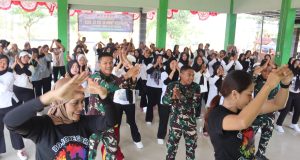 TNI dan Warga Kesongo Menyatu dalam Irama Line Dance