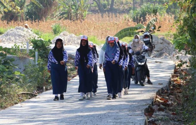 Langkah Patriot Muda di Lintas Beton, Bukti Sinergi TNI-Rakyat pada TMMD 129 Bojonegoro