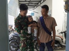 Ketika Seragam Loreng Menjaga Senyum Sang Balita di Kesongo