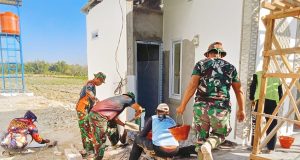 ‘Sentuhan Emas’ Satgas TMMD 129 Bojonegoro: Pastikan Lantai Musholla Rest Area Rapi – Presisi