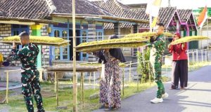 Cerita Kehangatan Satgas TMMD 129 Bojonegoro Bantu Olah Tembakau Petani Kesongo