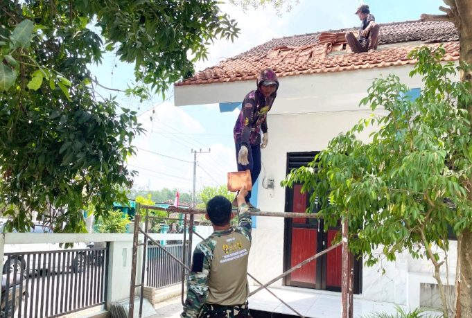 Sinergi Satgas TMMD 129 Bojonegoro – Warga Sulap SDN Kesongo 1 Jadi Rumah Belajar Nyaman