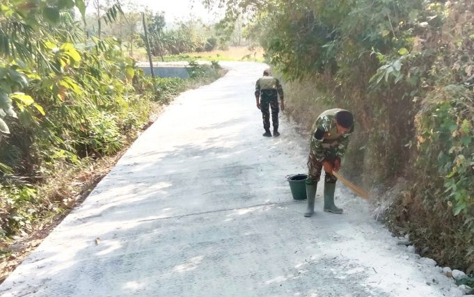 Satgas TMMD 129 Bojonegoro Bikin Jalan Desa Kesongo Rapi – Aman