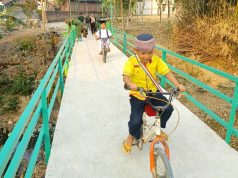 Senyum Nyaring di Atas Jembatan TMMD 129 Bojonegoro Brang Etan: Buat Ibu-Ibu – Santri Cilik Bernapas Lega