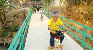 Senyum Nyaring di Atas Jembatan TMMD 129 Bojonegoro Brang Etan: Buat Ibu-Ibu – Santri Cilik Bernapas Lega