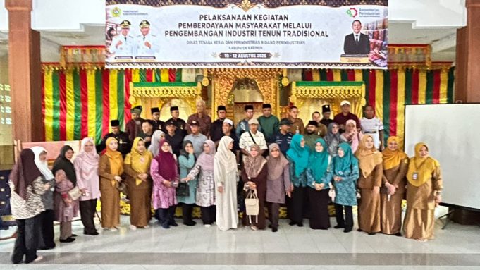 Pembukaan Kegiatan Pemberdayaan Masyarakat melalui Pengembangan Industri Tenun Tradisional Karimun