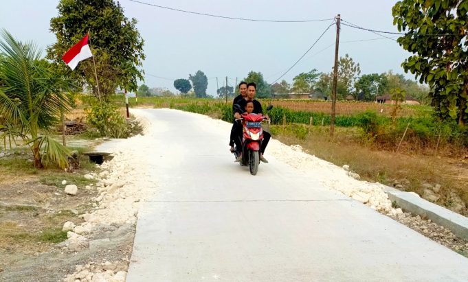 Jalan Cor Beton TMMD 129 Bojonegoro di Kedungpandan Tuntas 100%