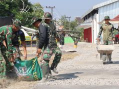 Satgas TMMD 129 Bojonegoro Bersih-Bersih Kawasan Rest Area Terpadu