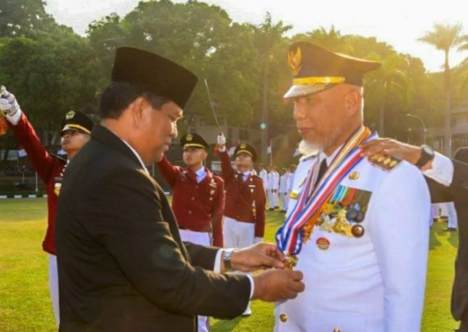 Gubernur Mahyeldi Raih Penghargaan Kartika Pamong Praja Madya dari IPDN