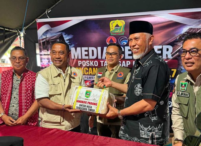 Pemprov Sumbar Salurkan 2,1 Ton Rendang untuk Korban Bencana di NTT