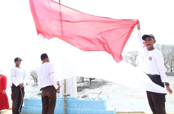 Wakil Bupati Asahan Kobarkan Semangat Merdeka Melalui Kirab dan Pengibaran Bendera Merah Putih di Desa Silo Baru