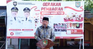 Bupati Asahan Pimpin Gerakan Pembagian Bendera Merah Putih