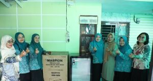 Ketua TP PKK Kabupaten Asahan Serahkan Bantuan Penguatan Ekonomi kepada Poklak Kelurahan Sentang