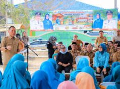 Penimbangan Sampah Anorganik – Gerakan Sumur Kompos, Bupati Qudrotul Ikhwan Tekankan Ini
