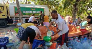 Kodim Bojonegoro Terus Pasok Puluhan Ribu Liter Air Bersih ke Wilayah Kekeringan