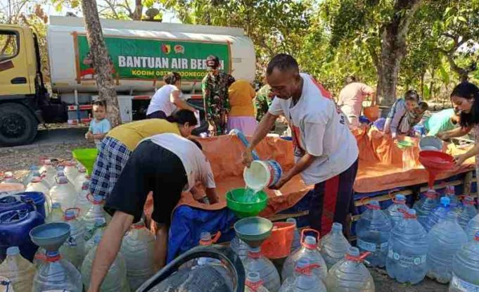 Kodim Bojonegoro Terus Pasok Puluhan Ribu Liter Air Bersih ke Wilayah Kekeringan