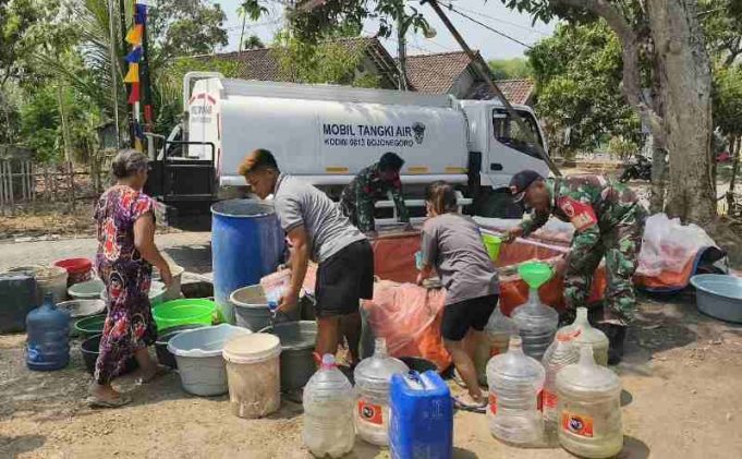 Hari ini, 133 Ribu Liter Air Bersih Di Salurkan Kodim Bojonegoro ke 6 Kecamatan Terparah Kekeringan