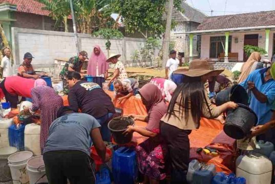 Peduli Kemarau Panjang, Kodim Bojonegoro Salurkan 130 Ribu Liter Air Bersih Setiap Hari