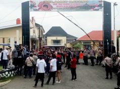 Polemik Pemerasan Bos Toko Bangunan, Aksi Damai Solidaritas Sesama Teman di Polres Benteng Digelar