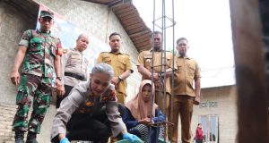 Kapolres Sergai Letakkan Batu Pertama Bedah Rumah Warga Perbaungan