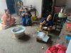 Dukung Kelancaran TMMD Reguler ke-130, Ibu-Ibu Warga Desa Sembung Bergotong Royong Membantu Memasak