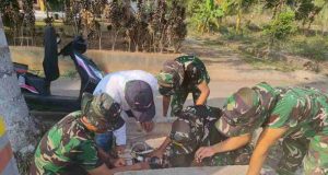 Pengabdian Tanpa Batas, Satgas TMMD Bantu Perbaiki Pompa Air Warga di Sela Pengerjaan Sasaran Fisik