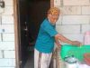 Penuh Dengan Rasa Syukur, Penerima Rehab Rumah Sajikan Semangka untuk Satgas TMMD