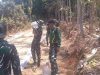 Di Balik Pembangunan Jalan Desa Sembung, Ada Peluh dan Senyum Keceriaan Anggota Satgas