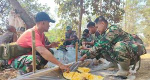 Buah Nangka menjadi Makanan Tambahan Untuk Penambah Stamina Anggota Satgas TMMD Reguler ke-130