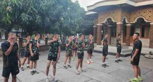 Guna Menjaga Kebugaran dan Stamina, Personel Satgas TMMD Rutin Lakukan Jogging dan Bermain Voli Setiap Sore